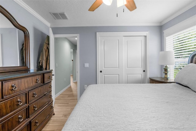 9863 Deer St, Spring Hill, FL 34608 - bedroom with light wood-type flooring, a closet, a ceiling fan, and crown molding