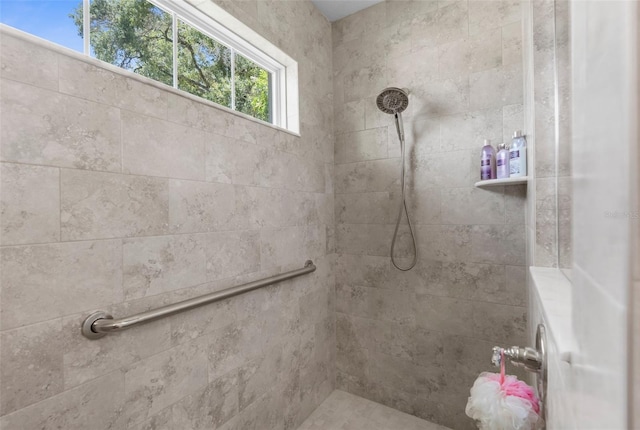 9863 Deer St, Spring Hill, FL 34608 - bathroom featuring a tile shower