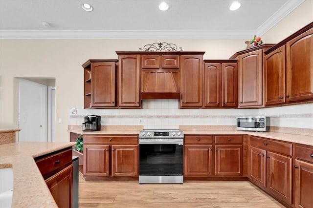 1610 Winding Willow Dr, Trinity, FL 34655 - kitchen with appliances with stainless steel finishes, custom range hood, open shelves, crown molding, and light wood-style floors