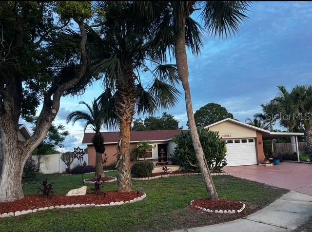 10411 Leaning Oak Dr, Port Richey, FL 34668 - single story home featuring a garage and driveway