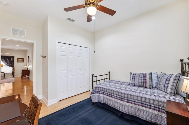 15604 Durango Cir, Brooksville, FL 34604 - bedroom featuring wood finished floors, a closet, and a ceiling fan