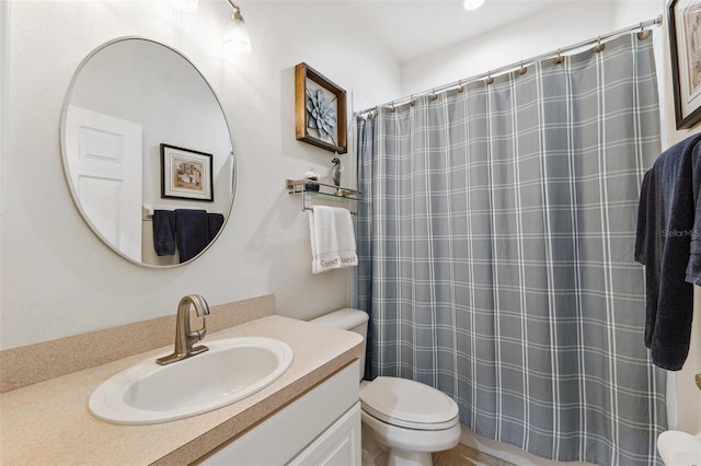 15604 Durango Cir, Brooksville, FL 34604 - full bath featuring vanity and a shower with shower curtain