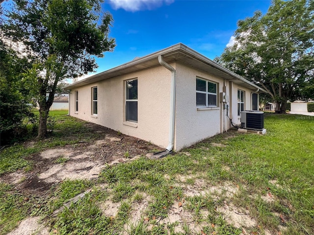 12214 Partridge Hill Row, Hudson, FL 34667 - view of side of home with stucco siding and a yard