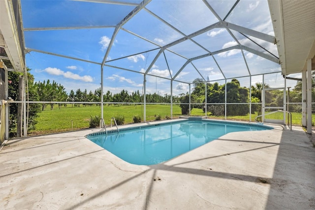 8921 Kilmer Way, Hudson, FL 34667 - outdoor pool featuring a patio area, a yard, view of scattered trees, and glass enclosure