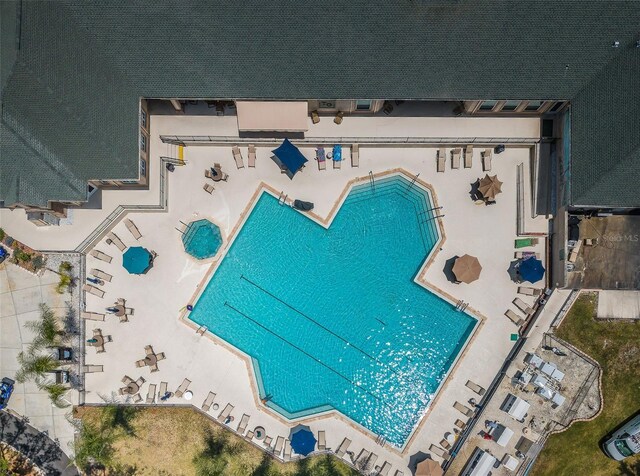 9519 Scenic Pine Ct, New Port Richey, FL 34655 - view from above of property featuring a pool area