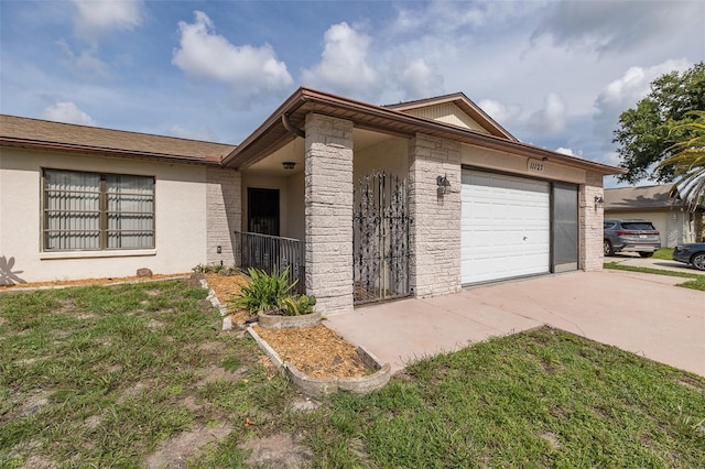 11127 Water Oak Dr, Port Richey, FL 34668 - view of side of property featuring driveway, stucco siding, an attached garage, and a yard