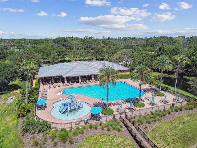 11126 Biddeford Pl, New Port Richey, FL 34654 - community pool with a patio area