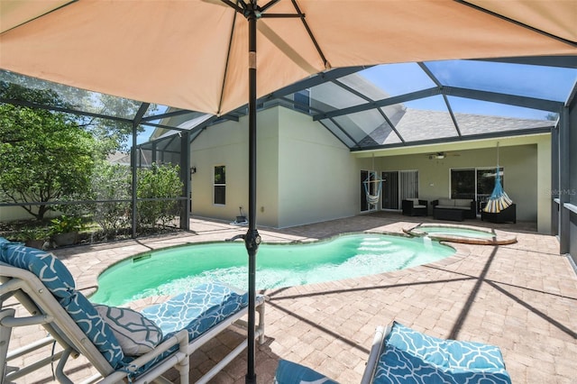 11126 Biddeford Pl, New Port Richey, FL 34654 - view of pool with outdoor lounge area, a pool with connected hot tub, a patio, a ceiling fan, and a lanai