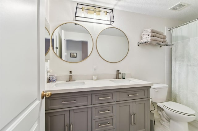 1120 Bluffs Cir, Dunedin, FL 34698 - bathroom featuring double vanity and a shower with curtain