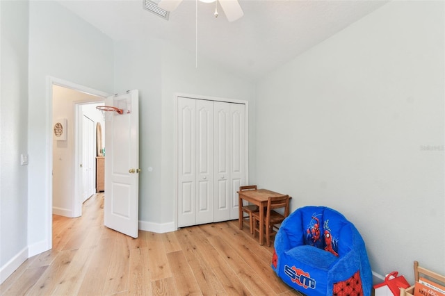 1120 Bluffs Cir, Dunedin, FL 34698 - recreation room featuring light wood finished floors, a ceiling fan, and vaulted ceiling