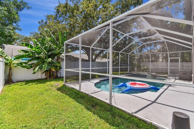 1120 Bluffs Cir, Dunedin, FL 34698 - view of swimming pool with a fenced backyard, a hot tub, a lanai, and a patio area
