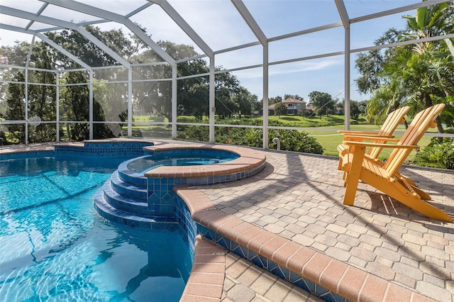10508 Pontofino Cir, Trinity, FL 34655 - view of pool featuring a pool with connected hot tub and a lanai