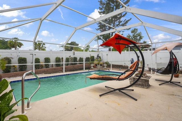 3539 Anniversary Ct, New Port Richey, FL 34653 - view of pool featuring a fenced backyard, a patio area, and glass enclosure