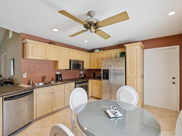 827 Creekside Ln, Palm Harbor, FL 34684 - photo 2