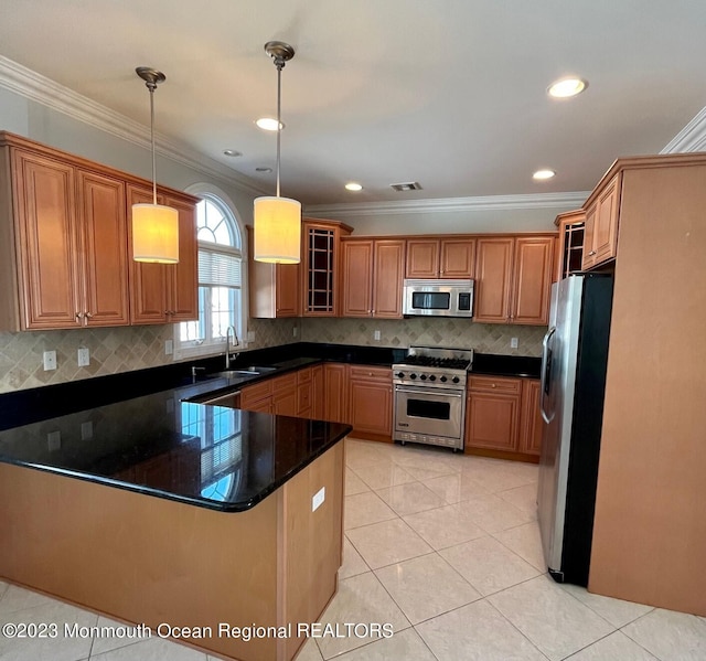 kitchen featuring tasteful backsplash, stainless steel appliances, decorative light fixtures, and crown molding