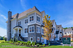 view of front of house with a front lawn