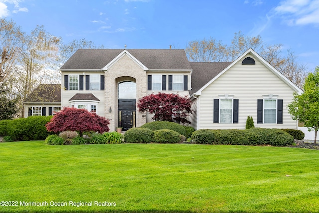 view of front of home featuring a front lawn