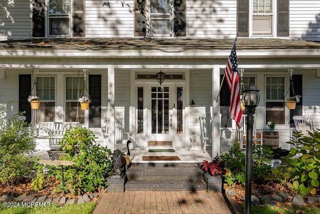 property entrance featuring a porch