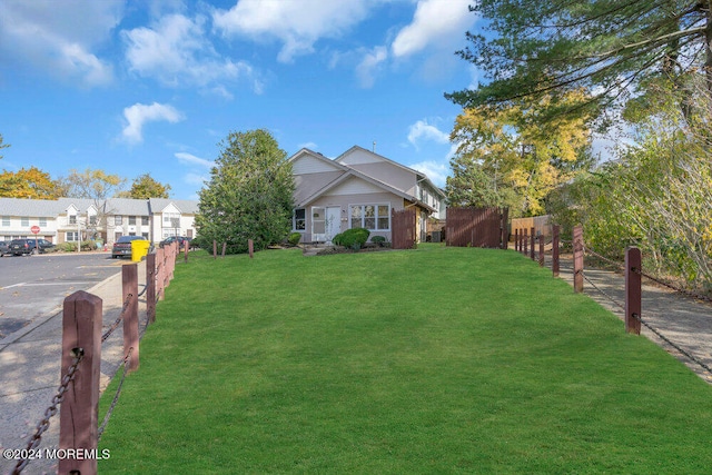 view of front of house featuring a front lawn