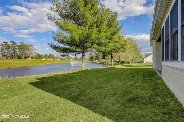 view of yard featuring a water view