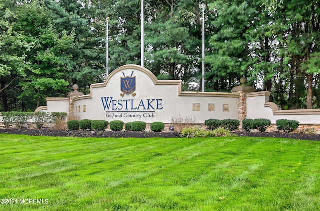 community / neighborhood sign with a lawn