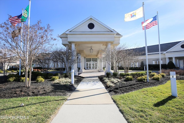 view of front of home featuring a porch and a front lawn