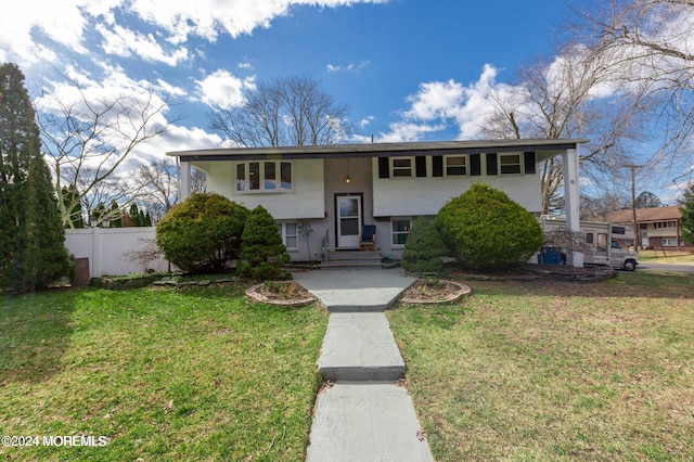 bi-level home featuring a front yard