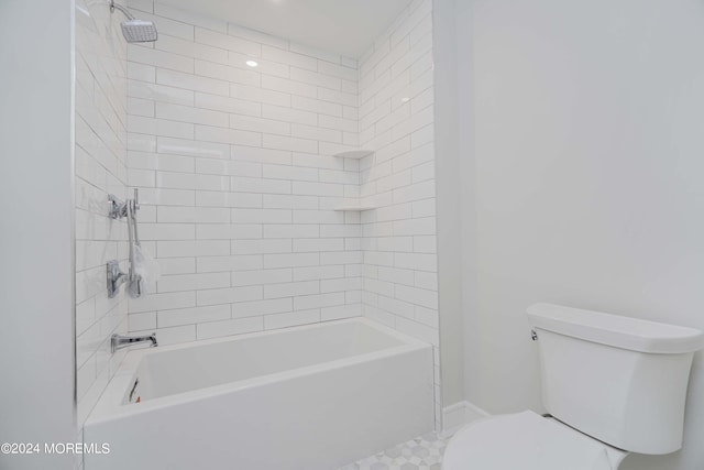 bathroom featuring toilet and tiled shower / bath combo