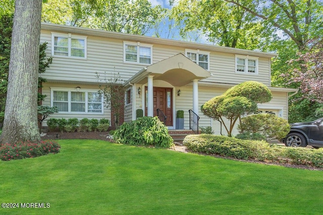 view of front of property with a front yard