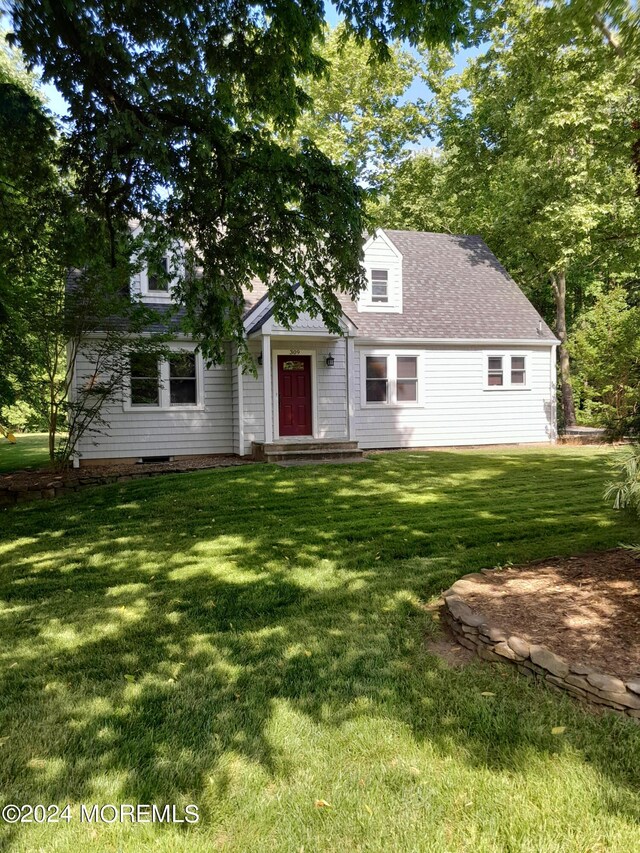 view of front of house featuring a front yard