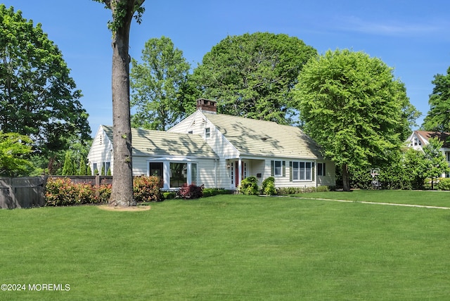 view of front of house with a front yard