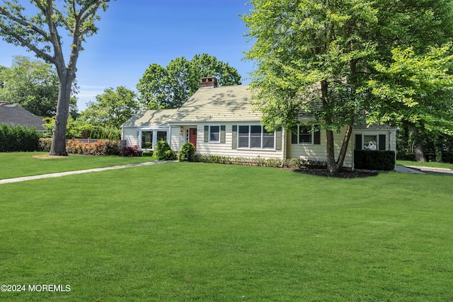 view of front of house with a front yard