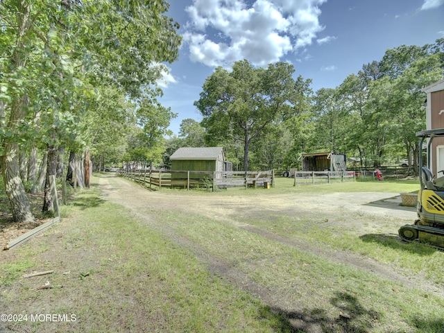 view of yard with an outdoor structure