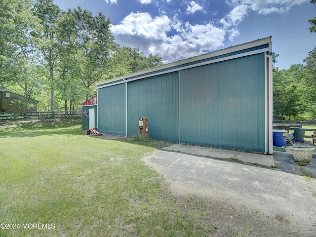 view of shed / structure with a yard