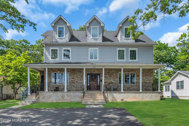 view of front of home featuring a porch and a front lawn