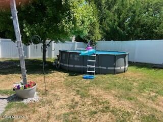 view of yard with a fenced in pool