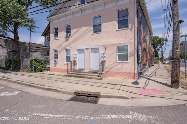 view of italianate home