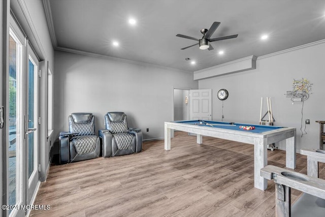 playroom with crown molding, light wood-type flooring, and billiards