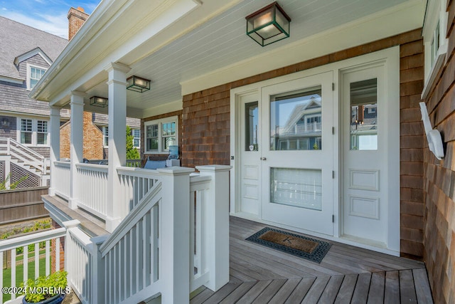 property entrance featuring a porch