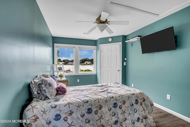 bedroom featuring hardwood / wood-style flooring, ceiling fan, and a closet