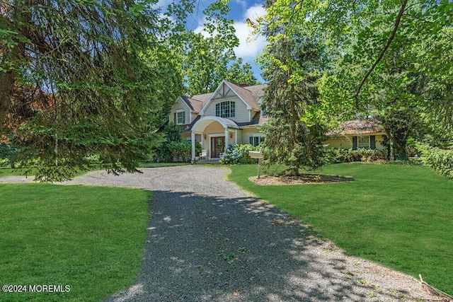 view of front facade with a front yard