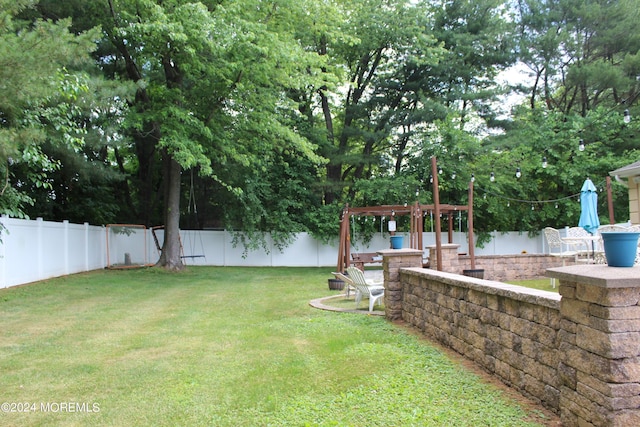 view of yard with a pergola