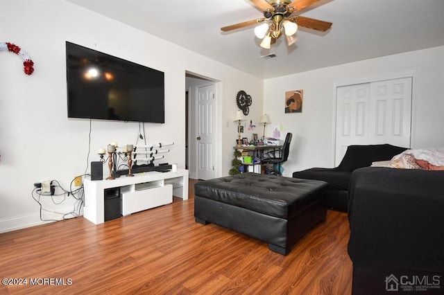 living room featuring hardwood / wood-style flooring and ceiling fan