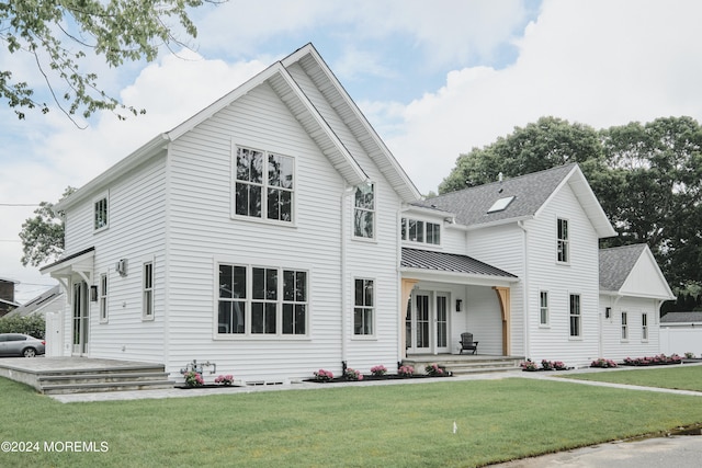 view of front of property featuring a porch and a front yard