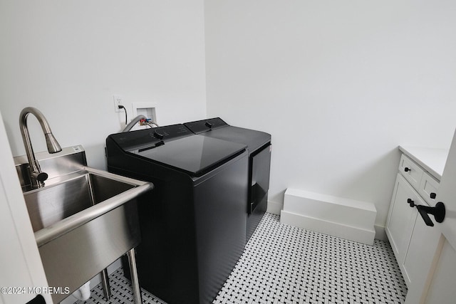 laundry area with cabinets, sink, and independent washer and dryer