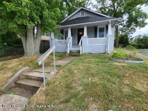 bungalow-style home featuring a front yard and a porch