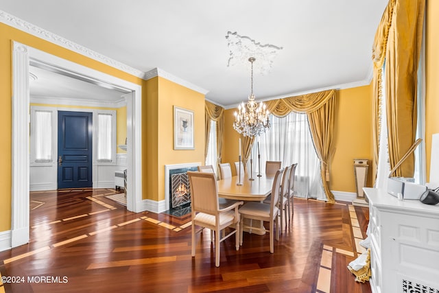 dining room featuring hardwood / wood-style floors, crown molding, and a notable chandelier