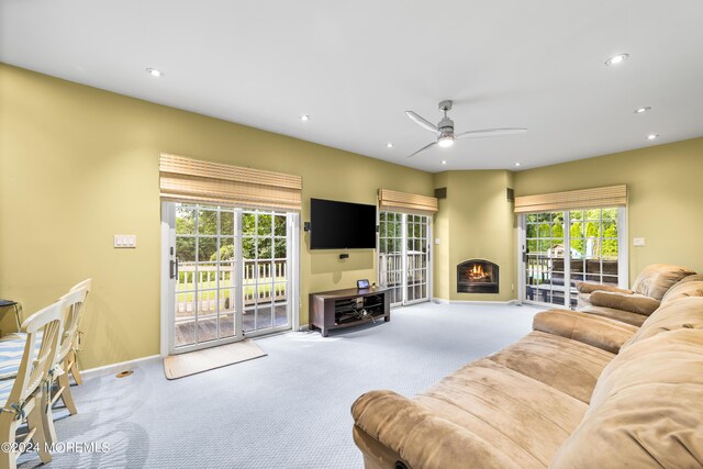 carpeted living room featuring ceiling fan