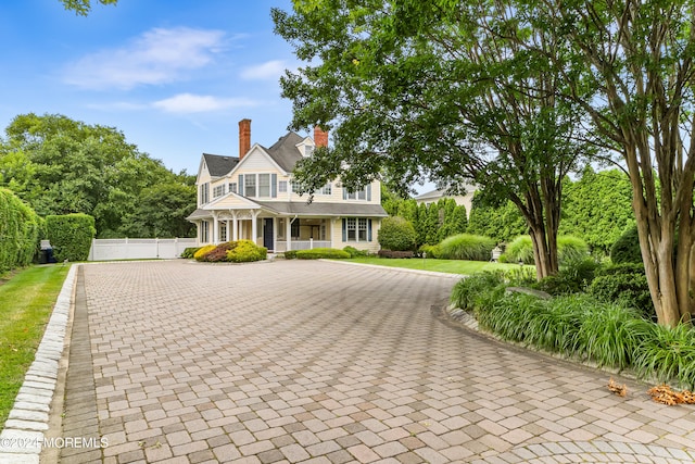 view of front of property featuring a porch