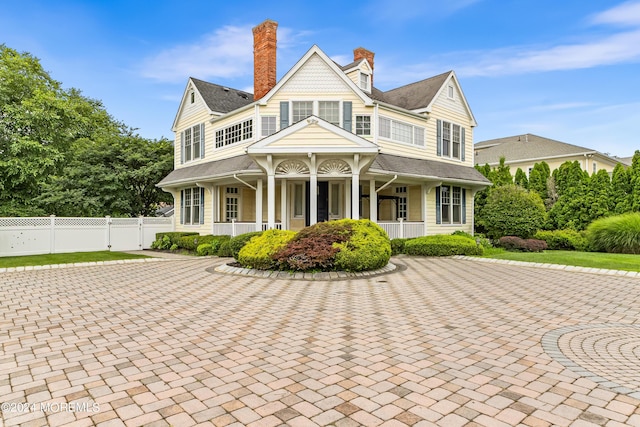 view of front of house featuring a porch